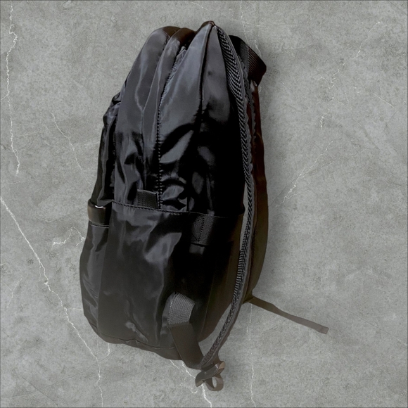 ALO Yoga sports large-capacity travel and leisure backpack - Picture 6 of 8